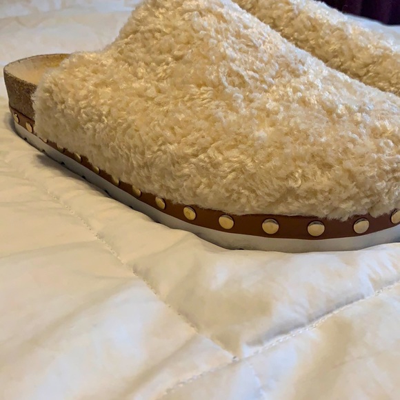 Steven by Steve Madden faux fur clogs. Platform 1.25” slip on cork footbed - Picture 1 of 5